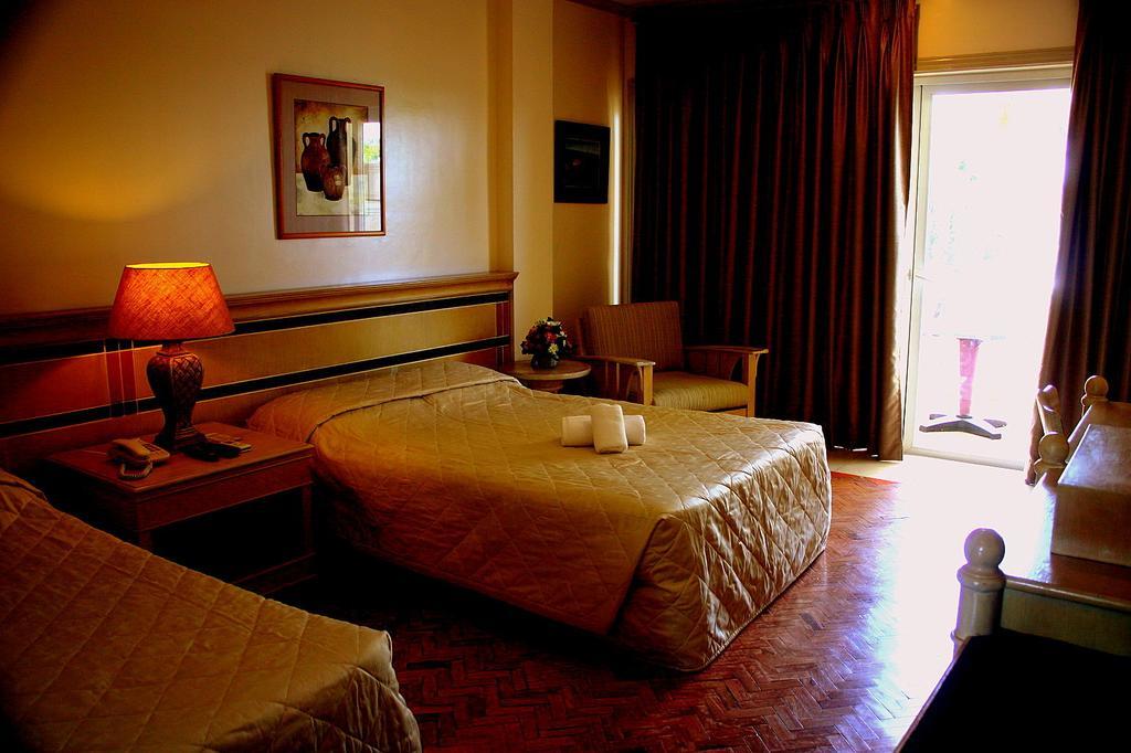 Club Morocco Resort And Country Club Subic Phòng bức ảnh