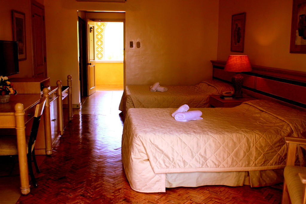 Club Morocco Resort And Country Club Subic Phòng bức ảnh